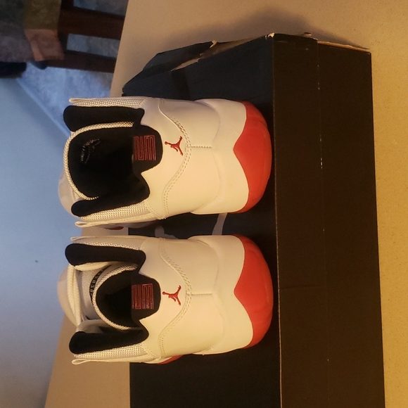 Air Jordan 11 Retro Low - Concord - 2012 - Picture 3 of 6